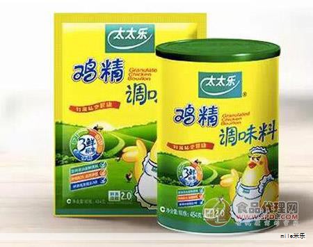 最近的一次周末聚会,让我意识到很多人对酱油的认识其实很模糊。平时做菜时我总是坚持自己的原则:尽量不让客人帮忙,只负责端上桌吃饭。这次有几位新朋友围在灶台边学习做菜,竟然有人不清楚生抽、老抽和酱油之间的区别,以及蚝油、味极鲜等调味品的来龙去脉。这让我深刻感受到,确实需要把酱油的基础知识讲清楚,避免在厨房里乱了阵脚。 最近的一次周末聚会,让我意识到很多人对酱油的认识其实很模糊。平时做菜时我总是坚持自己的原则:尽量不让客人帮忙,只负责端上桌吃饭。这次有几位新朋友围在灶台边学习做菜,竟然有人不清楚生抽、老抽和酱油之间的区别,以及蚝油、味极鲜等调味品的来龙去脉。这让我深刻感受到,确实需要把酱油的基础知识讲清楚,避免在厨房里乱了阵脚。