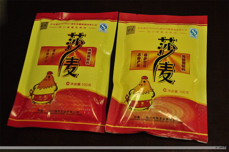 如今市场上的调味品种类繁多,油盐醋酱、孜然、胡椒、辣椒等香料,以及各种预调料包,甚至新手也能通过简便的方式做出美味料理。味精作为常用的鲜味提升剂,广泛应用于炒菜、拌馅、凉菜和汤品等场景,能够帮助食材更快呈现鲜美口感。 如今市场上的调味品种类繁多,油盐醋酱、孜然、胡椒、辣椒等香料,以及各种预调料包,甚至新手也能通过简便的方式做出美味料理。味精作为常用的鲜味提升剂,广泛应用于炒菜、拌馅、凉菜和汤品等场景,能够帮助食材更快呈现鲜美口感。