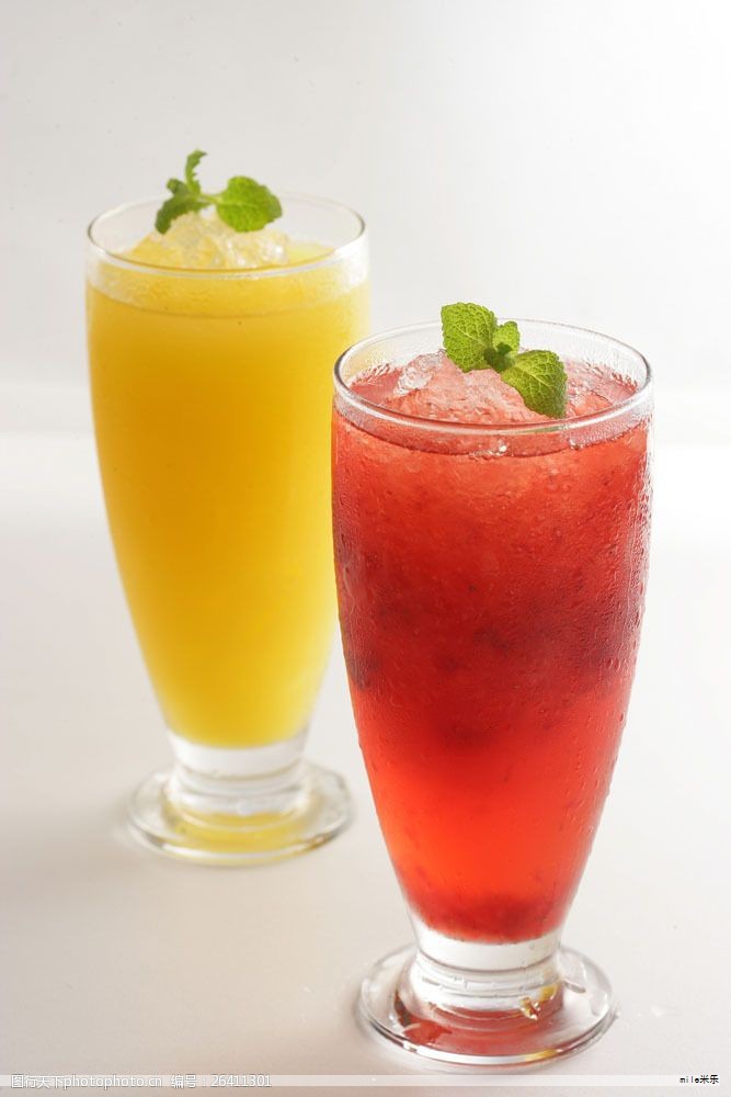 调味品在烹饪中占据重要位置,味精与鸡精长期被议论纷纷,关于它们的摄入量和健康影响成为很多家庭关心的话题。味精本质上是一种鲜味物质,核心成分是谷氨酸钠。它并非单纯的化工产物,而是通过糖类在微生物发酵的方式产生谷氨酸,再经过提取和精制得到符合标准的谷氨酸钠。日常烹调中,汤底、酱汁等若加入少量谷氨酸钠,能放大食物天然的鲜味。 调味品在烹饪中占据重要位置,味精与鸡精长期被议论纷纷,关于它们的摄入量和健康影响成为很多家庭关心的话题。味精本质上是一种鲜味物质,核心成分是谷氨酸钠。它并非单纯的化工产物,而是通过糖类在微生物发酵的方式产生谷氨酸,再经过提取和精制得到符合标准的谷氨酸钠。日常烹调中,汤底、酱汁等若加入少量谷氨酸钠,能放大食物天然的鲜味。