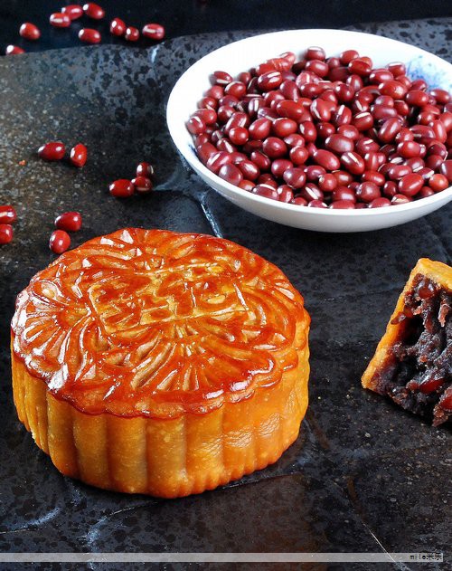 随着消费升级和新消费形态的崛起,调味品市场出现显著回暖,需求端持续释放。各大品牌加速布局新增长点,争取在日益激烈的竞争中扩大份额。 随着消费升级和新消费形态的崛起,调味品市场出现显著回暖,需求端持续释放。各大品牌加速布局新增长点,争取在日益激烈的竞争中扩大份额。