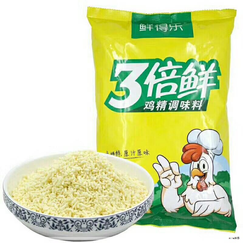 大包装饮料重新成为年轻人的消费焦点,甚至被戏称为“穷鬼饮料”或“屌丝饮料”。这类饮品以大容量为主,常见规格多在1L、900ml左右,近年来在城市与县域的年轻人中逐渐成为常态选择。 大包装饮料重新成为年轻人的消费焦点,甚至被戏称为“穷鬼饮料”或“屌丝饮料”。这类饮品以大容量为主,常见规格多在1L、900ml左右,近年来在城市与县域的年轻人中逐渐成为常态选择。