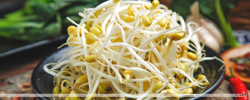 这个夏天在上海买饮料,常常要考虑的不只是价格,还包括门店饮料区出现的“红橙绿”标识,提示不要摄入太多糖,特别是高糖的现制饮品,尽量少喝或不喝。 这个夏天在上海买饮料,常常要考虑的不只是价格,还包括门店饮料区出现的“红橙绿”标识,提示不要摄入太多糖,特别是高糖的现制饮品,尽量少喝或不喝。