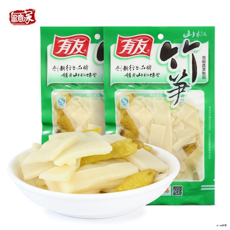 很多家庭习惯把用过的矿泉水瓶、饮料瓶清洗干净后再用于储物,甚至盛放酱油、醋等调味品,或用来盛放米、面、粮、油等。这种看似节约、环保的做法,实则潜藏健康隐患,需要引起重视。 很多家庭习惯把用过的矿泉水瓶、饮料瓶清洗干净后再用于储物,甚至盛放酱油、醋等调味品,或用来盛放米、面、粮、油等。这种看似节约、环保的做法,实则潜藏健康隐患,需要引起重视。