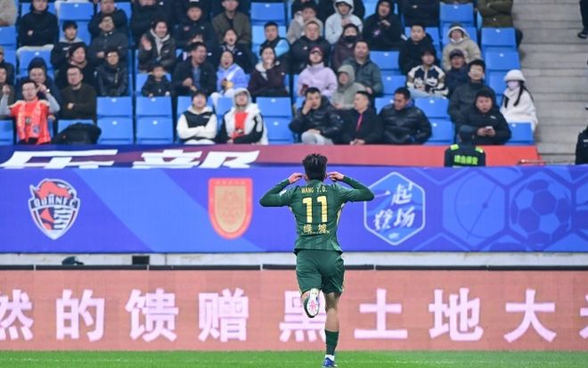 19岁国足新星遭海牛球迷辱骂 社交媒体回击引争