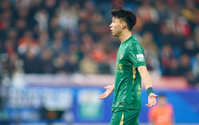 19岁国足新星遭海牛球迷辱骂 社交媒体回击引争