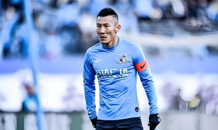 周挺率大连英博二队征战中乙联赛 保级目标引期