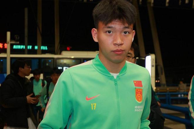 19岁国足红星王钰栋：留洋之路未易走 金靴荣誉