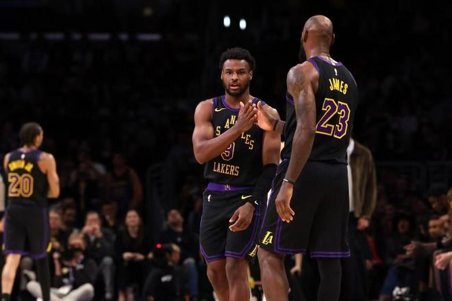 NBA常规赛收官战：东西部前10锁定，季后赛席位尘