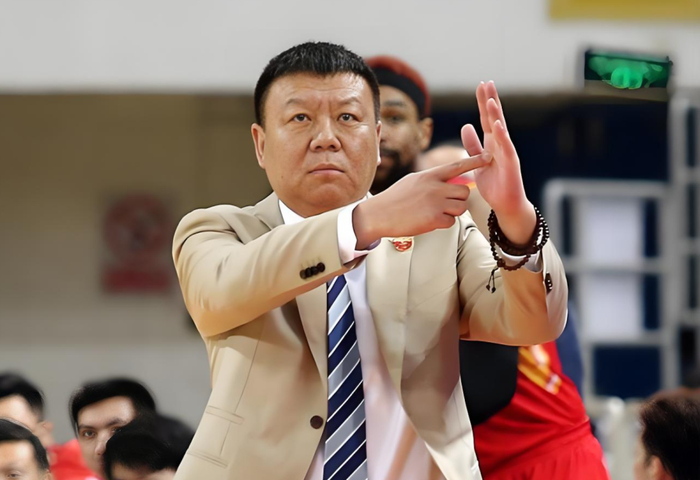 21岁锋线新星王浩然砍32分率深圳队大胜广厦队