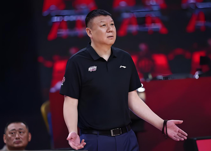 21岁锋线新星王浩然砍32分率深圳队大胜广厦队