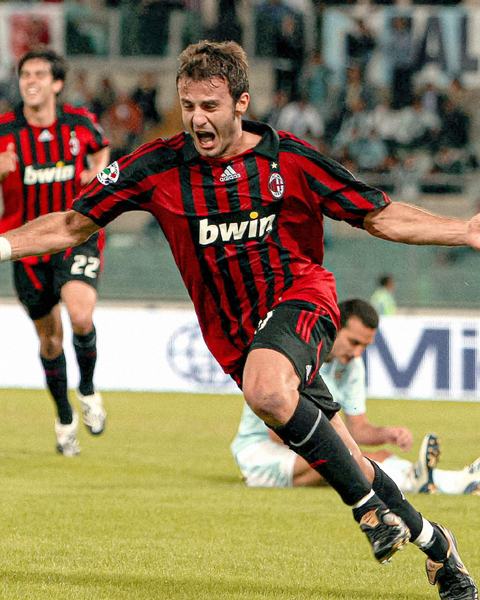 米兰经典瞬间重现 吉拉迪诺旧照引发球迷回忆潮