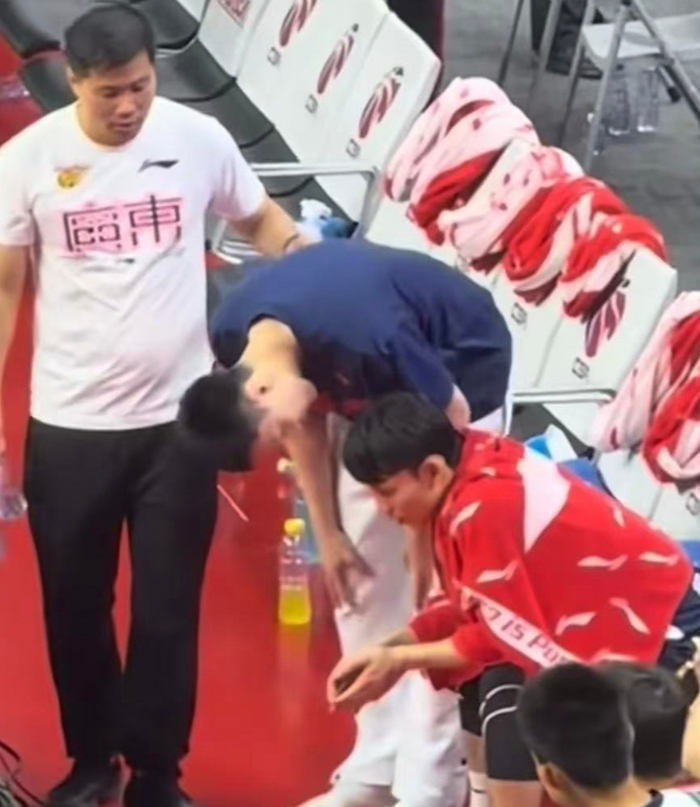 徐杰带病出战表现低迷，广东男篮遭遇关键战失