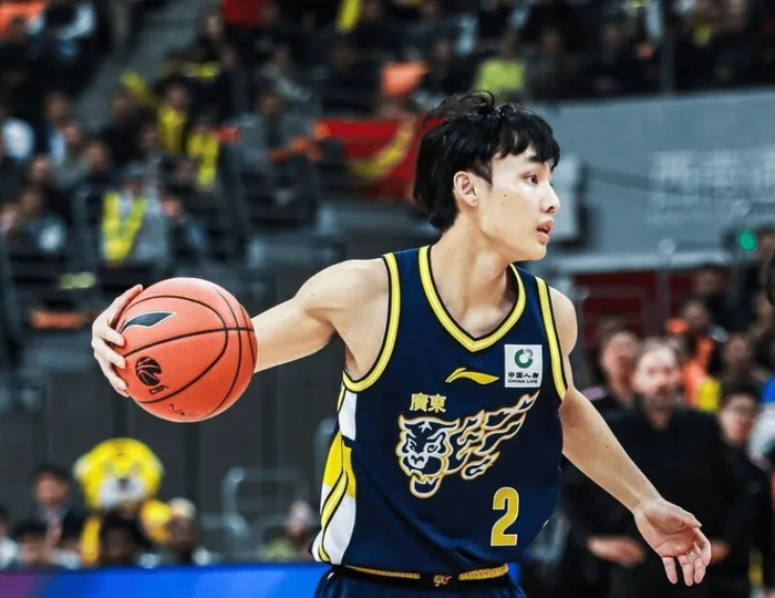徐杰带病出战表现低迷，广东男篮遭遇关键战失