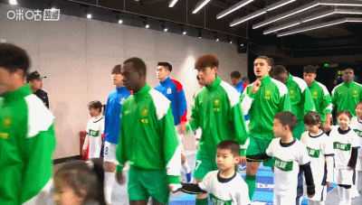 陈晋一任意球世界波助申花扳平国安，申花逆境