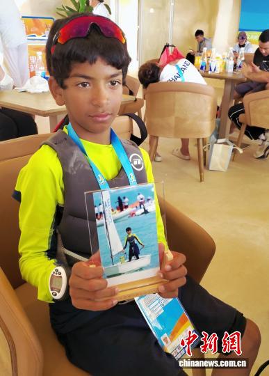 10岁小将哈马德亚沙会赛场劈波斩浪