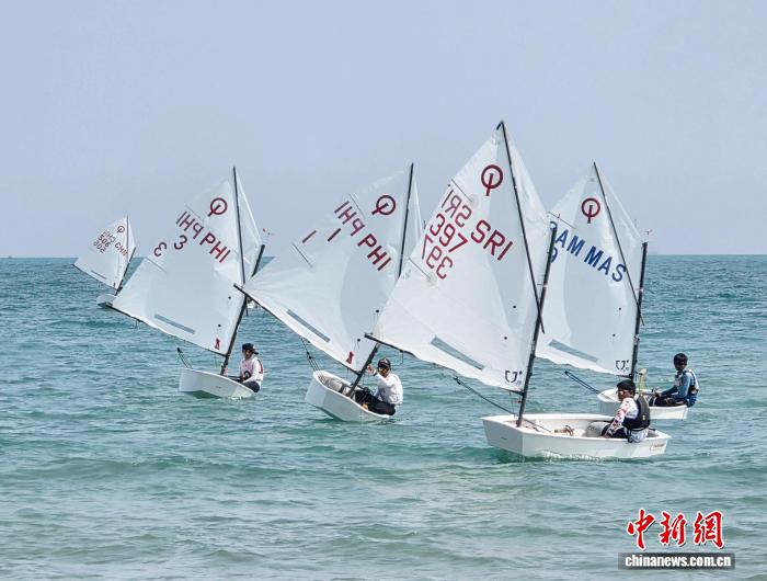 10岁小将哈马德亚沙会赛场劈波斩浪